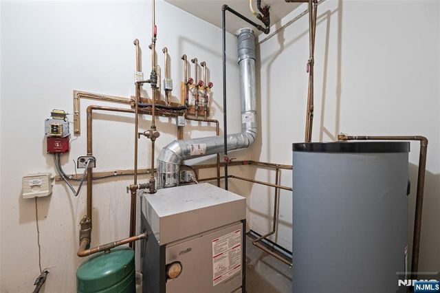 1602 Center Avenue B, Fort Lee, NJ 07024