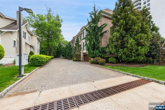 1602 Center Avenue B, Fort Lee, NJ 07024