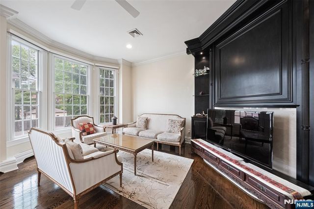 1602 Center Avenue B, Fort Lee, NJ 07024