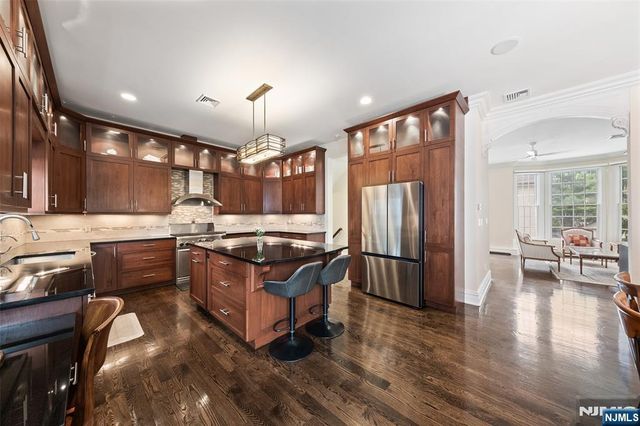 1602 Center Avenue B, Fort Lee, NJ 07024