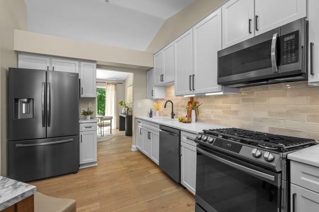 752 N Brookdale Drive, Schaumburg, IL 60194