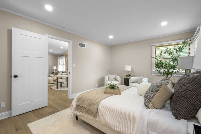752 N Brookdale Drive, Schaumburg, IL 60194