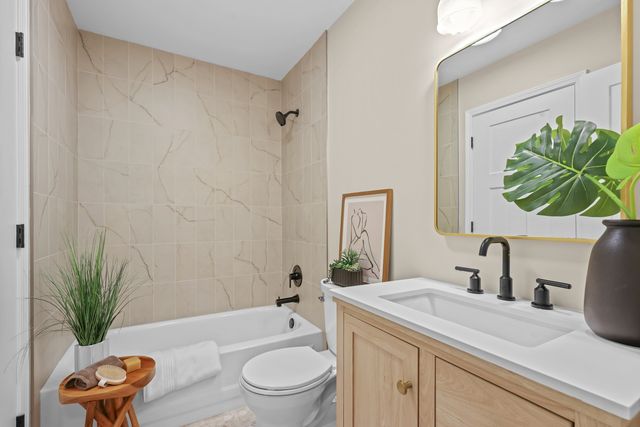 752 N Brookdale Drive, Schaumburg, IL 60194