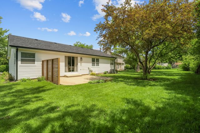 752 N Brookdale Drive, Schaumburg, IL 60194