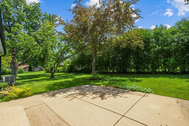 752 N Brookdale Drive, Schaumburg, IL 60194