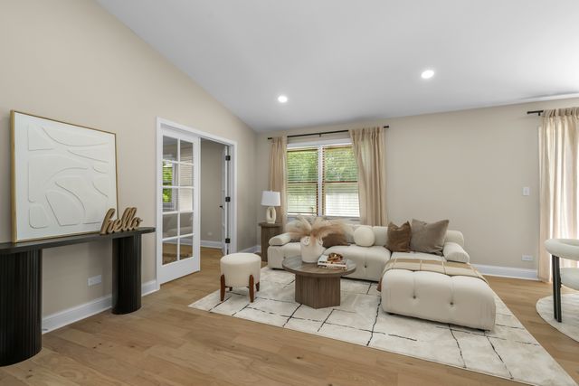 752 N Brookdale Drive, Schaumburg, IL 60194