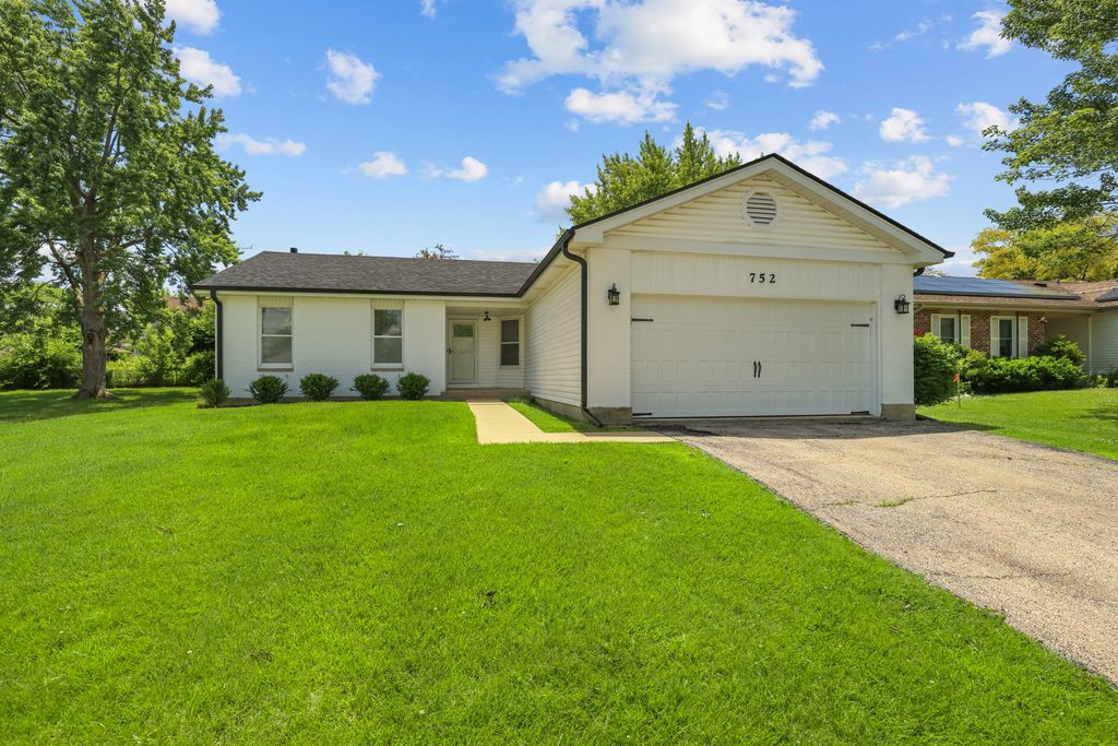 752 N Brookdale Drive, Schaumburg, IL 60194