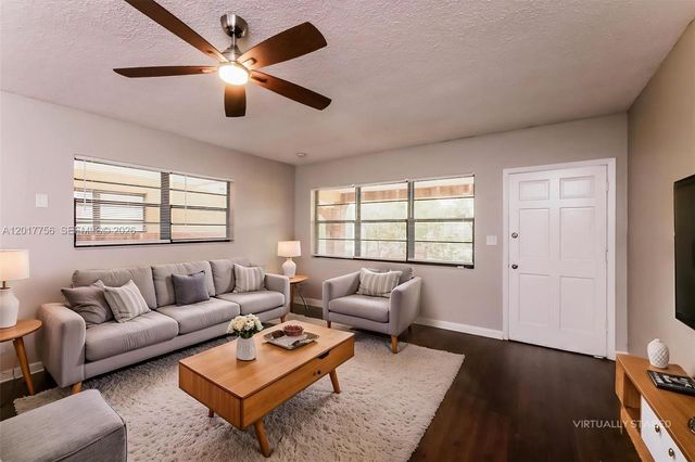 830 E Evanston Cir, Fort Lauderdale, FL 33312