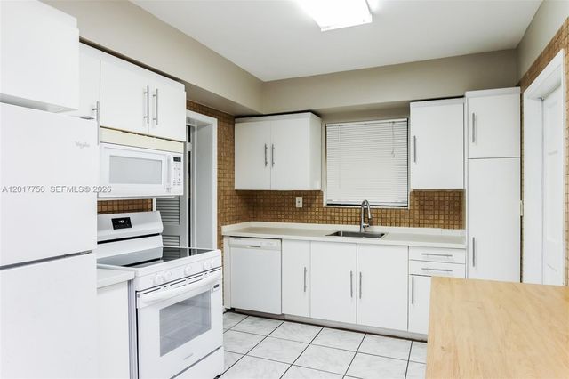 830 E Evanston Cir, Fort Lauderdale, FL 33312