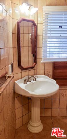 7544 Flight Avenue, Los Angeles, CA 90045