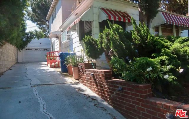 7544 Flight Avenue, Los Angeles, CA 90045