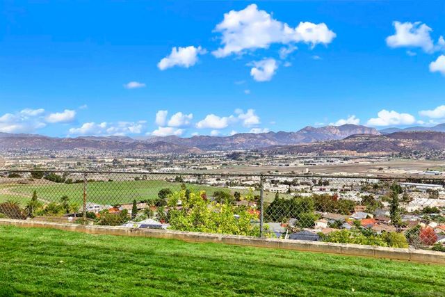 1479 Hacienda Dr., El Cajon, CA 92020