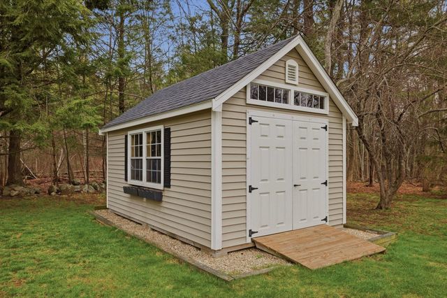 38 Willowbrook Avenue, Greenland, NH 03840