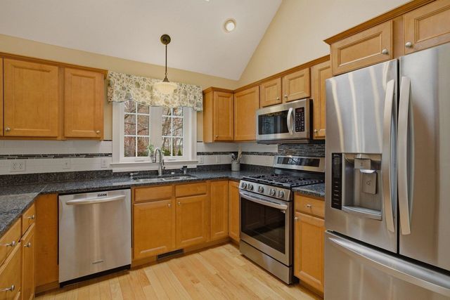 38 Willowbrook Avenue, Greenland, NH 03840