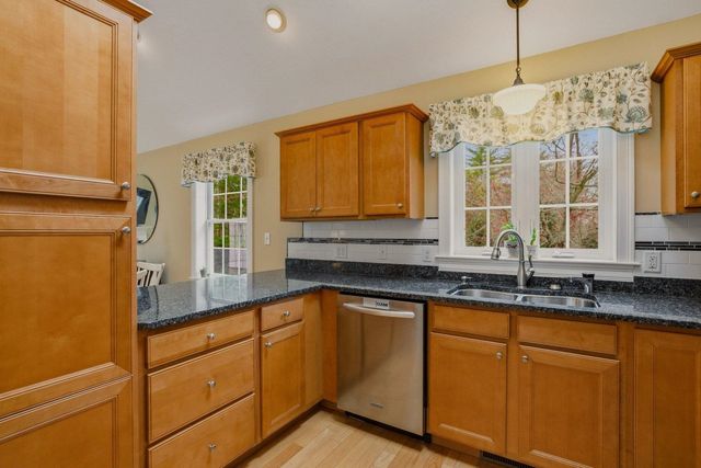 38 Willowbrook Avenue, Greenland, NH 03840