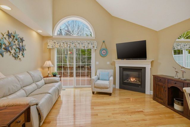 38 Willowbrook Avenue, Greenland, NH 03840