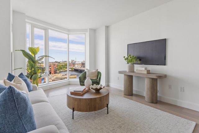 100 Lovejoy Wharf 9-E, Boston, MA 02114