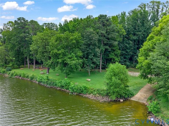 4162 Traylor Dr, North Chesterfield, VA 23235