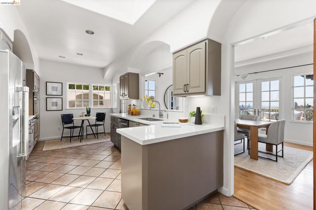 6181 Contra Costa Rd, Oakland, CA 94618