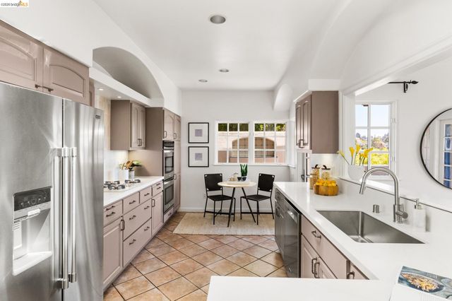 6181 Contra Costa Rd, Oakland, CA 94618