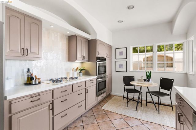 6181 Contra Costa Rd, Oakland, CA 94618