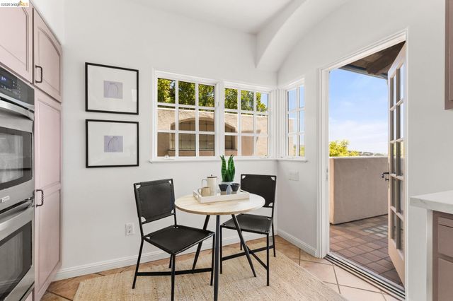 6181 Contra Costa Rd, Oakland, CA 94618