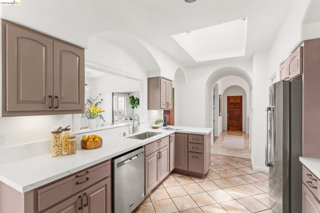 6181 Contra Costa Rd, Oakland, CA 94618