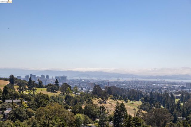 6181 Contra Costa Rd, Oakland, CA 94618