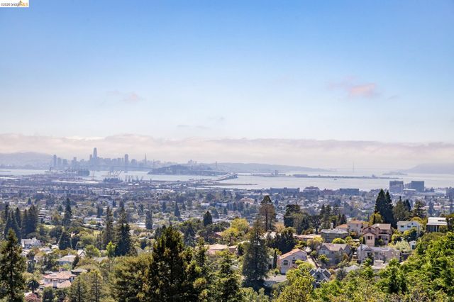 6181 Contra Costa Rd, Oakland, CA 94618