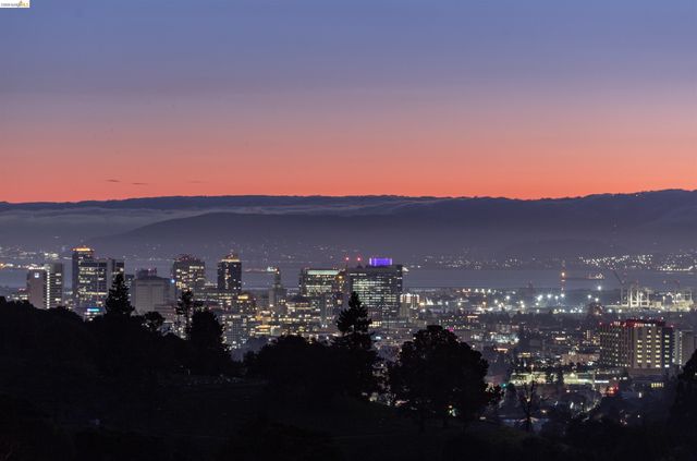 6181 Contra Costa Rd, Oakland, CA 94618