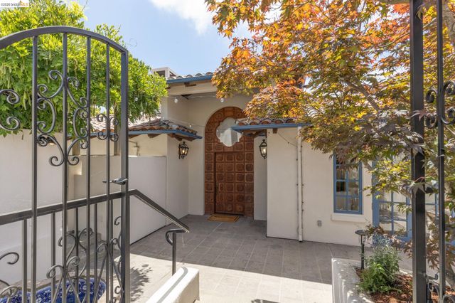 6181 Contra Costa Rd, Oakland, CA 94618