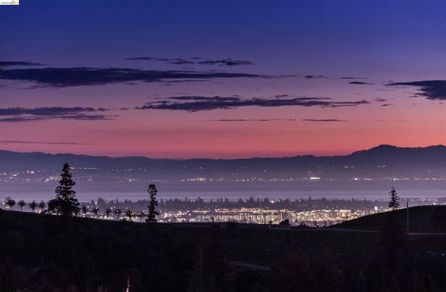 6181 Contra Costa Rd, Oakland, CA 94618