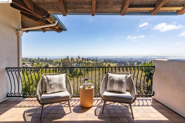 6181 Contra Costa Rd, Oakland, CA 94618