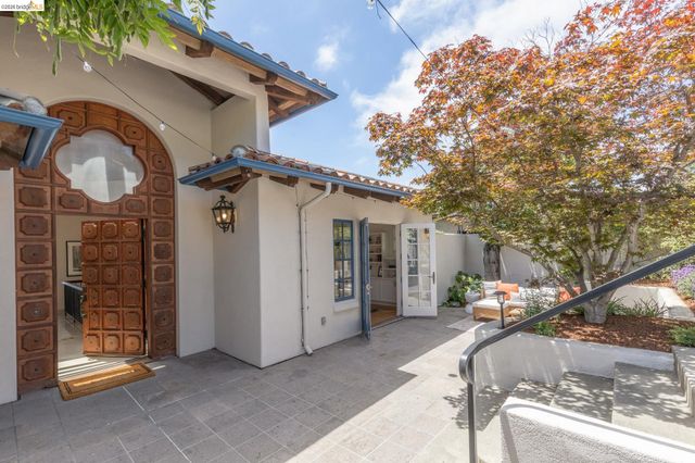 6181 Contra Costa Rd, Oakland, CA 94618