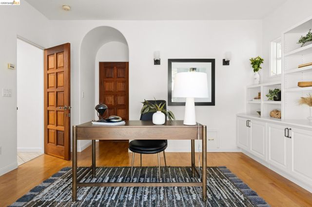 6181 Contra Costa Rd, Oakland, CA 94618