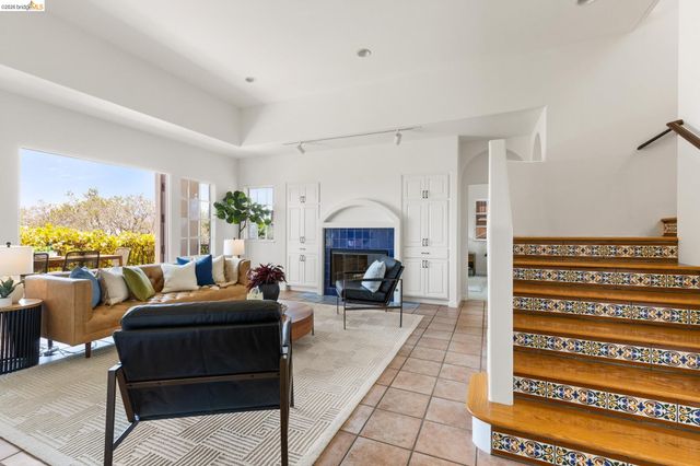 6181 Contra Costa Rd, Oakland, CA 94618