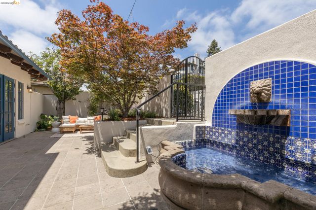 6181 Contra Costa Rd, Oakland, CA 94618