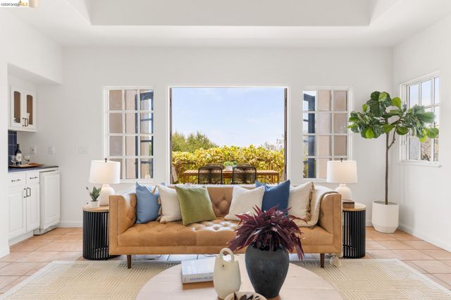 6181 Contra Costa Rd, Oakland, CA 94618