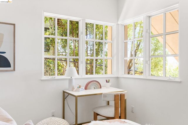 6181 Contra Costa Rd, Oakland, CA 94618
