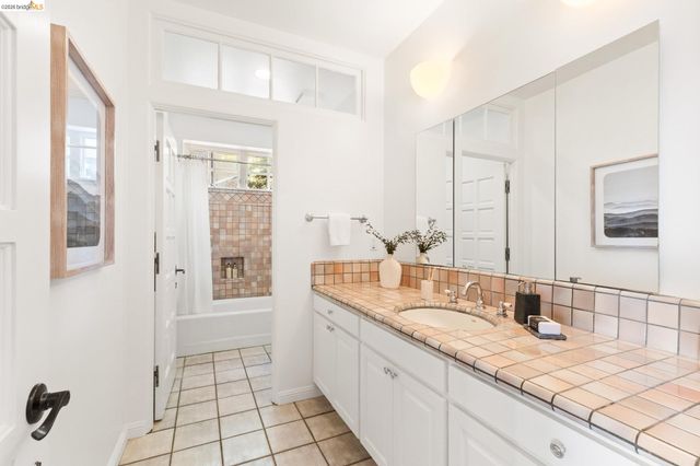 6181 Contra Costa Rd, Oakland, CA 94618