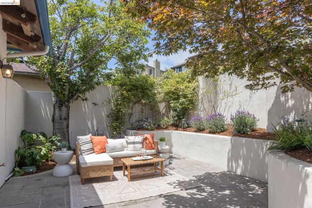 6181 Contra Costa Rd, Oakland, CA 94618