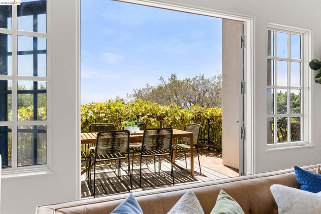 6181 Contra Costa Rd, Oakland, CA 94618