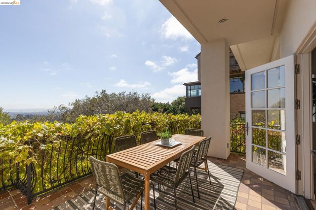 6181 Contra Costa Rd, Oakland, CA 94618