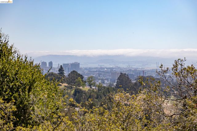 6181 Contra Costa Rd, Oakland, CA 94618