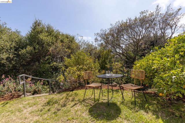 6181 Contra Costa Rd, Oakland, CA 94618