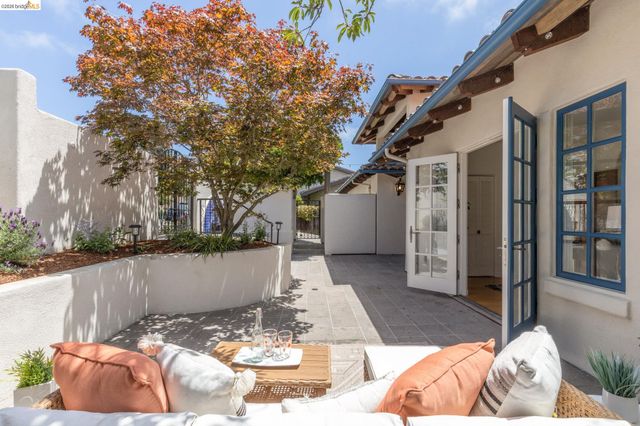 6181 Contra Costa Rd, Oakland, CA 94618