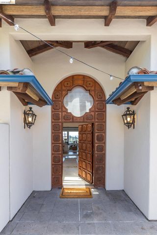 6181 Contra Costa Rd, Oakland, CA 94618