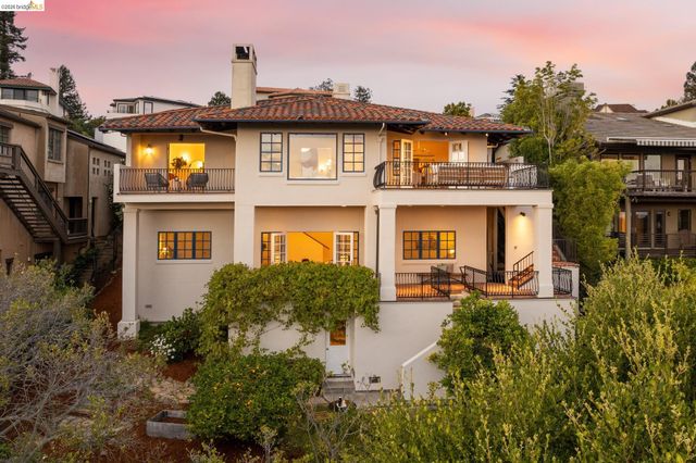 6181 Contra Costa Rd, Oakland, CA 94618