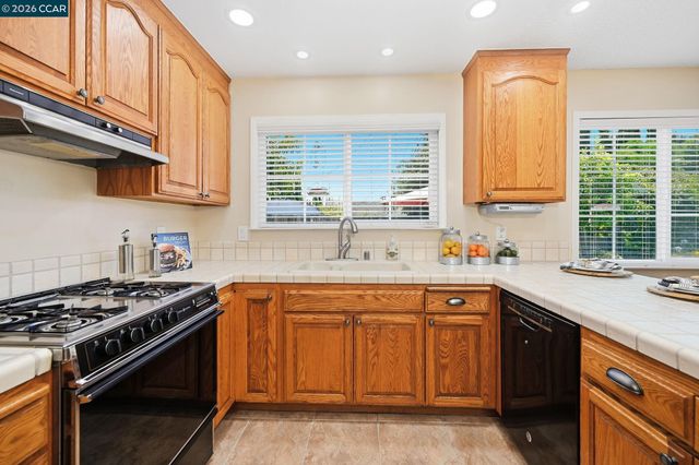 7811 Sunwood Dr, Dublin, CA 94568