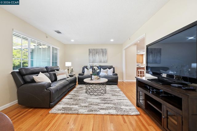 7811 Sunwood Dr, Dublin, CA 94568